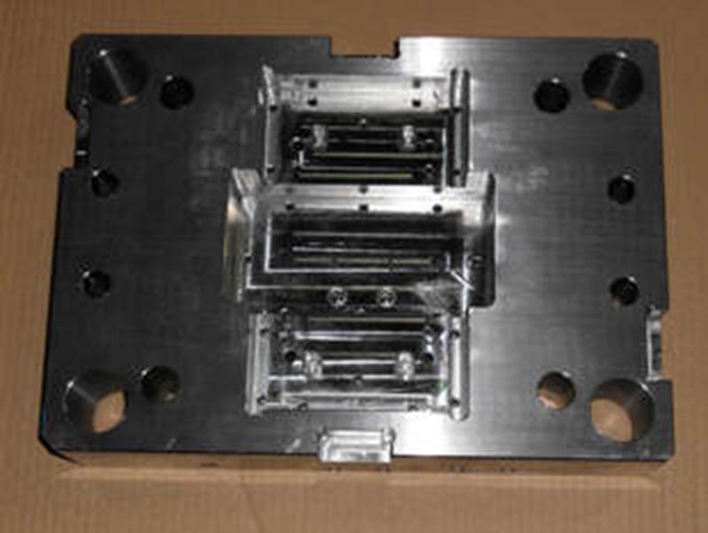 蓝田精密塑料模-06